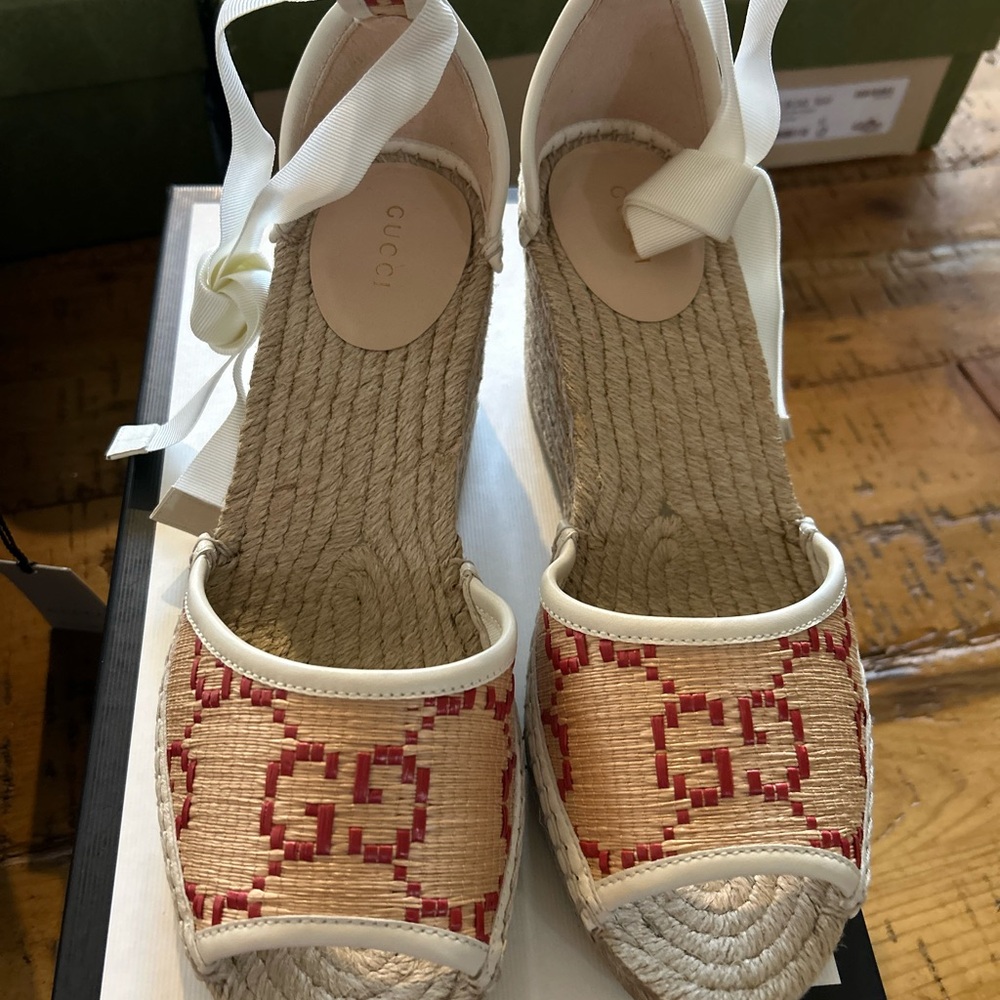 Gucci Beige and Red Raffia Espadrille Wedge Sandals with Ribbon Ties